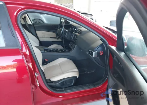 2017 Jaguar Xe 25T Premium из США, поврежденный, VIN SAJAD4BG8HA975976